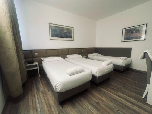 Triple Room image 6