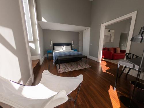 One-Bedroom Apartment image 4
