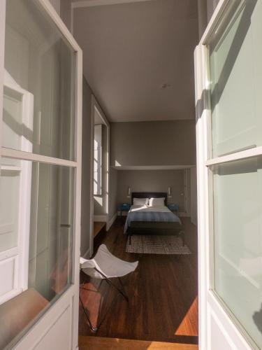 One-Bedroom Apartment image 5