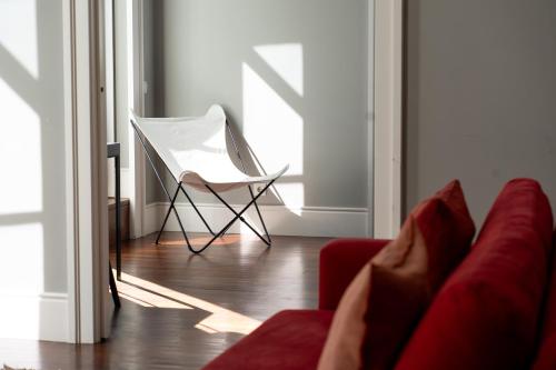 One-Bedroom Apartment image 7