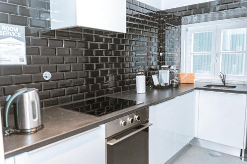 Oporto Serviced Apartments - Cedofeita - Tap to explore photos