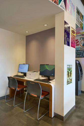 Aloft Durham Downtown - image 13