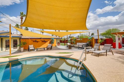 5 Mi to Phoenix Zoo Poolside Paradise!
