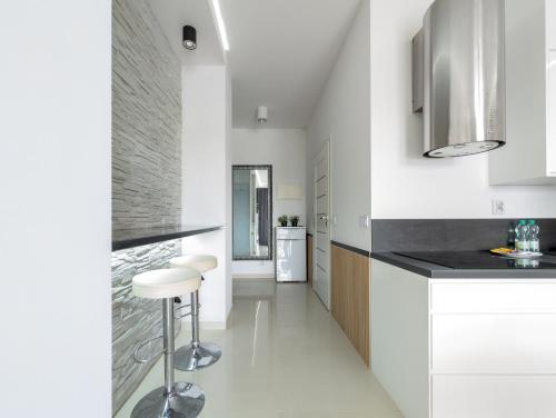 Riverside Harmony Chic Apartment by BookingHost, Breslau (Foto 6)