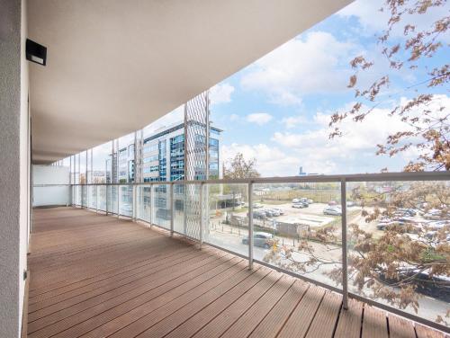 Riverside Harmony Chic Apartment by BookingHost, Breslau (Foto 8)