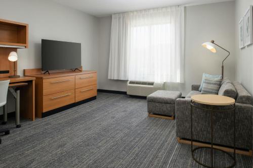 One-Bedroom Queen Suite with Sofa Bed