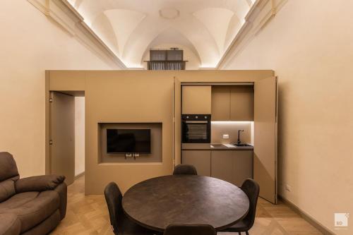 Design Suite in Historical Palace, Bologna