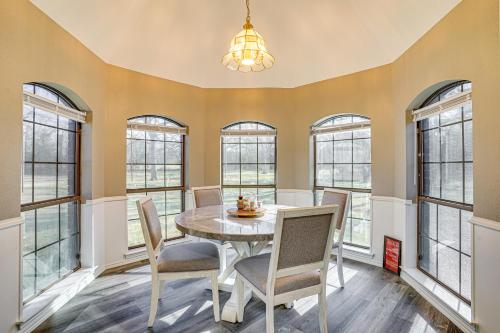 Large Yard, Fire Pit and Games Grandview Haven! in 格蘭德威