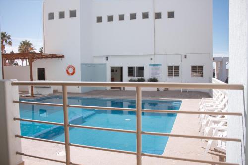 Costa Elegante Hotel & Suites in เอล ปวยร์โต