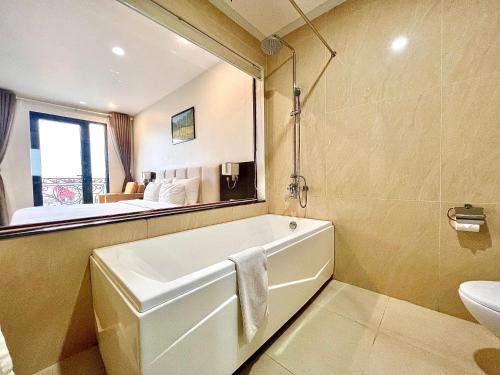 room detail thumbnail 2