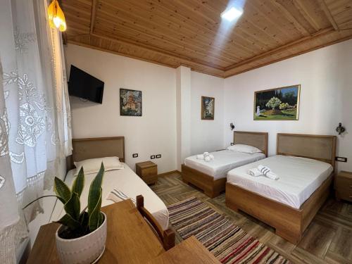 Comfort Triple Room image 5