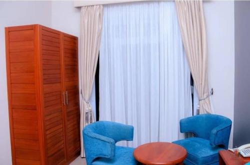 Suite, executive