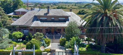 El Jardin - image 9