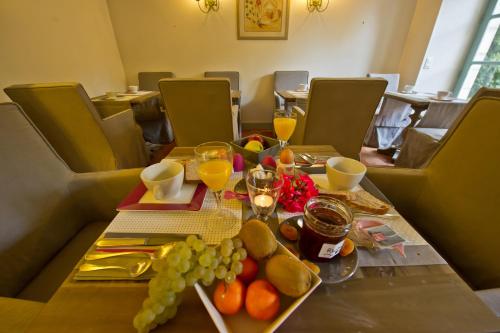 Restaurant, Cote Jardin - Chambres d'hotes in Senlis