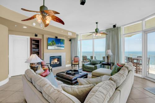 Turquoise Place 809D