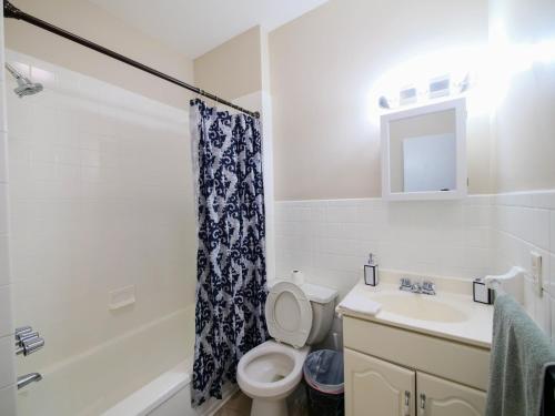 Cozy and Chic 2BR apartment mins to NYC in Jersey City, USA