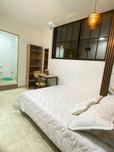 23 BELO APARTAMENTO CON BALCON EN LAURELES ESTADiO 2 HAB 2 BAÑOs, Medellín (fotografie 4)
