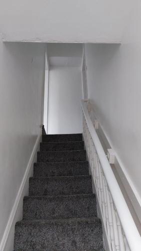 4 bedroom end terrace property