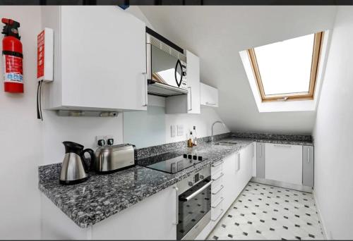 Modern & Cosy 1 Bed Flat in the heart of Wimbledon with parking