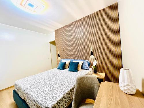 Standard Triple Room with Sea View image 2