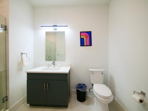 New Modern Serenity- 2BR Retreat near New York City in Bayonne, USA