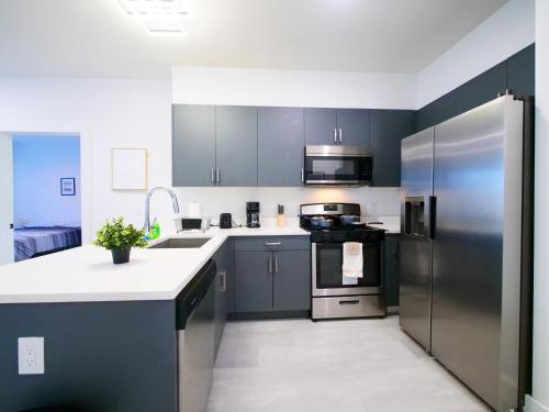 New Modern Serenity- 2BR Retreat near New York City in Bayonne, USA
