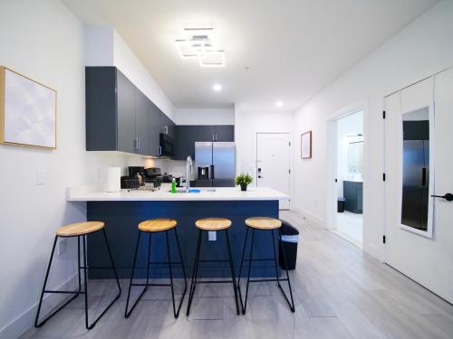 New Modern Serenity- 2BR Retreat near New York City in Bayonne, USA