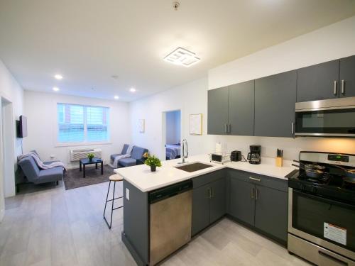 New Modern Serenity- 2BR Retreat near New York City in Bayonne, USA