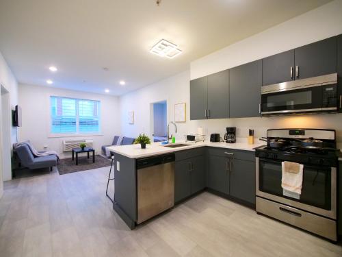 New Modern Serenity- 2BR Retreat near New York City in Bayonne, USA