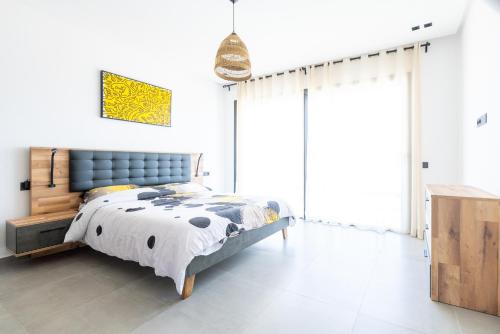 Beach Vibe Villa - Sunny Stay in Sidi El Haj Bou Derbala
