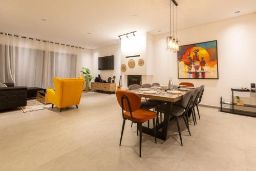 Közös társalgó / TV, Beach Vibe Villa - Sunny Stay in Sidi El Haj Bou Derbala