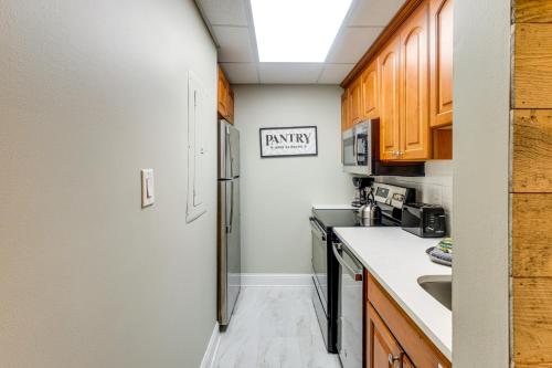 Gatlinburg Condo with Smoky Views Walk to Town! in Gatlinburg, USA