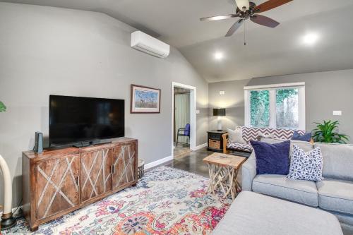 Tranquil Hot Springs Home with Lake and Dock Access! in Hot Springs, USA