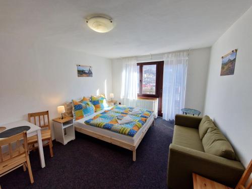 4 bedrooms, 6 beds