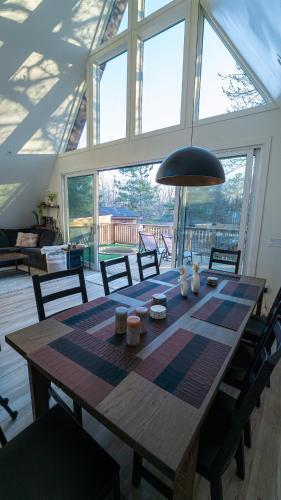 Cozy, Hot Tub, Sauna, Heated Floors, EV, Nespresso in พอร์ท คาร์ลิง (ON)