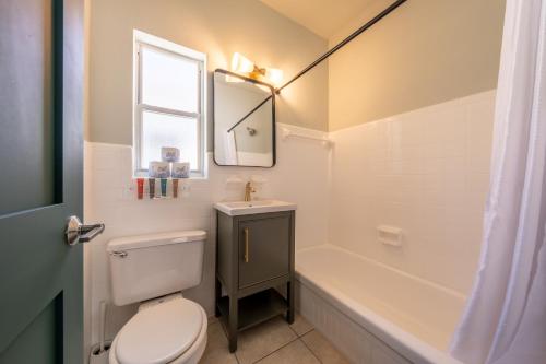 Monaco Vacation Rentals Room Type - Queen Studio