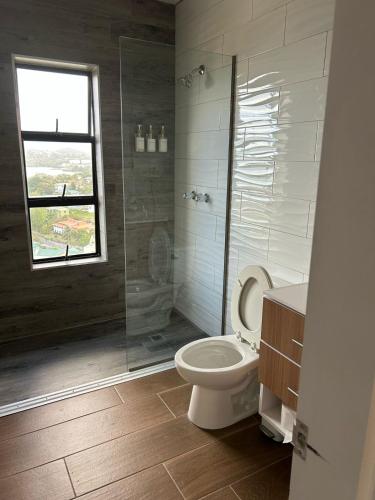Serene Sunset Escape - Panoramic Ocean View Apartment - image 3
