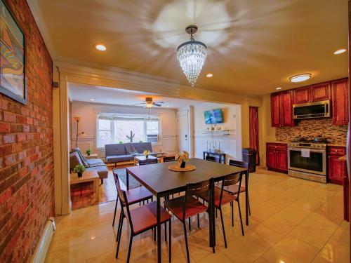 Stylish 3 bed, minutes to NYC! in Jersey City, USA