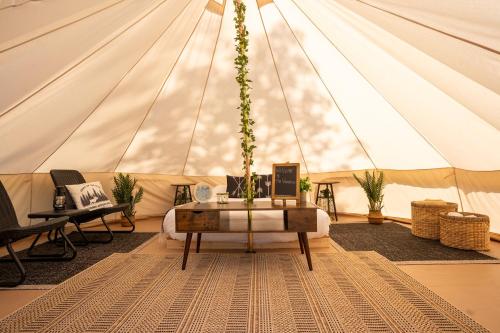 Grotto Getaway in Miller Lake (ON)