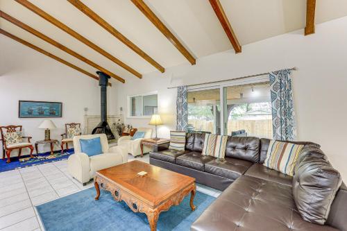 Charming San Antonio Abode about 10 Mi to River Walk! in San Antonio, USA