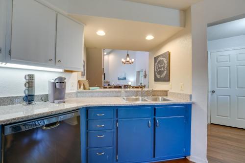 Condo with Lake Views 5 Mi to Branson Strip! in Branson, USA