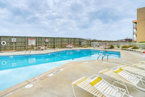 Breezy Oceanfront Condo with Lanai Steps to Beach! - image 6
