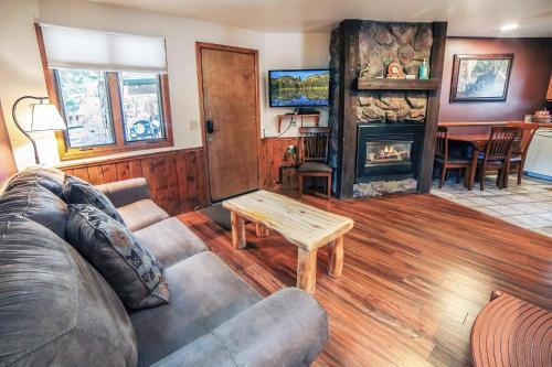 Sunnyside Knoll- 5 cabin image