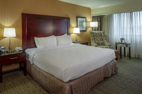 Crowne Plaza Hotel St. Louis Airport an IHG Hotel - image 7