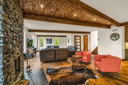 Lazy Bear Lake House in Labelle, Canada