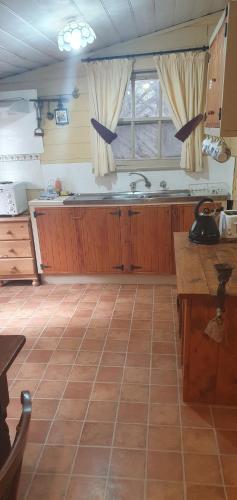 Woiworung Cottage-BYO bed linen and towels-NO WIFI- take a step back in time in Gisborne