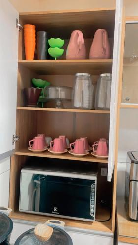 Apartamento de 3 quartos, no Condomínio Taperapuan Duplex, há 400m da praia, localizado próximo da barraca axé mói, boa beach e etc