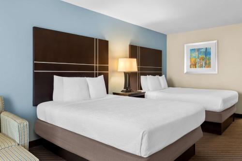 Queen Room with Two Queen Beds - Smoking