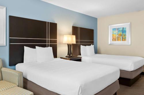 2 double beds