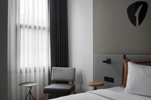 Moxy Queen Room with City View room in Moxy Istanbul Taksim